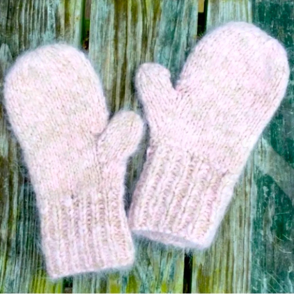 Mittens HAND CRAFTED ANGORA Pink White Snap-On Fur Poms Soft Knit